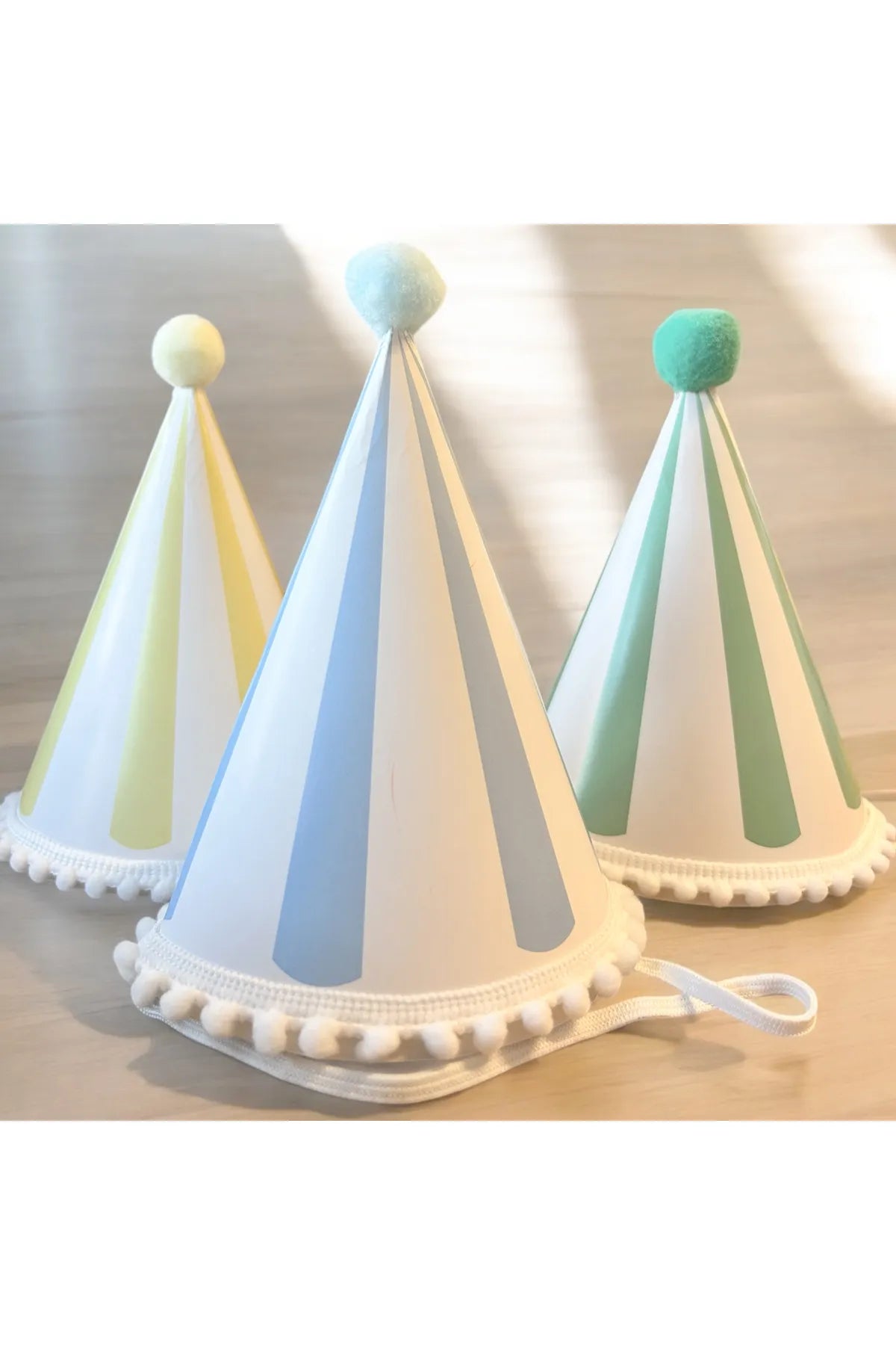 Makaron Renklerde 3 Adet Mavi,Yeşil,Sarı Karton Şapka