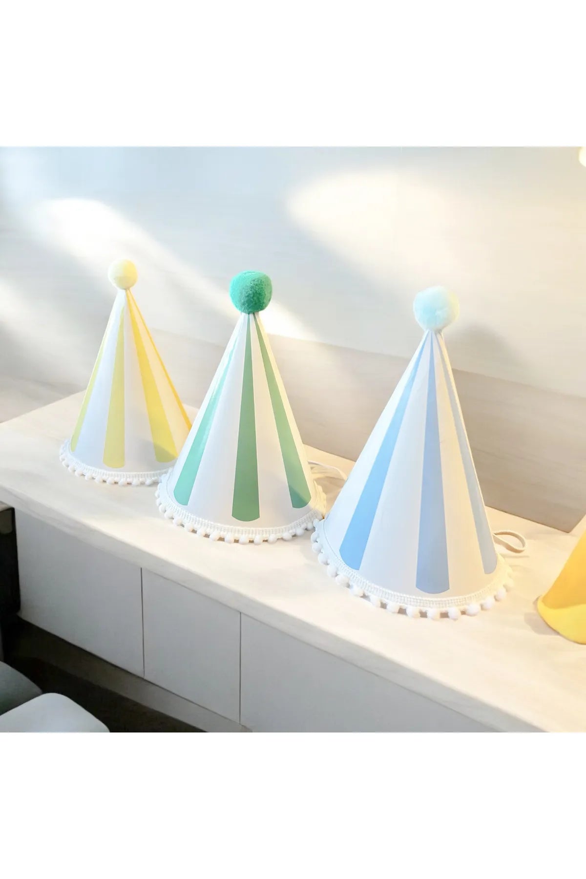 Makaron Renklerde 3 Adet Mavi,Yeşil,Sarı Karton Şapka