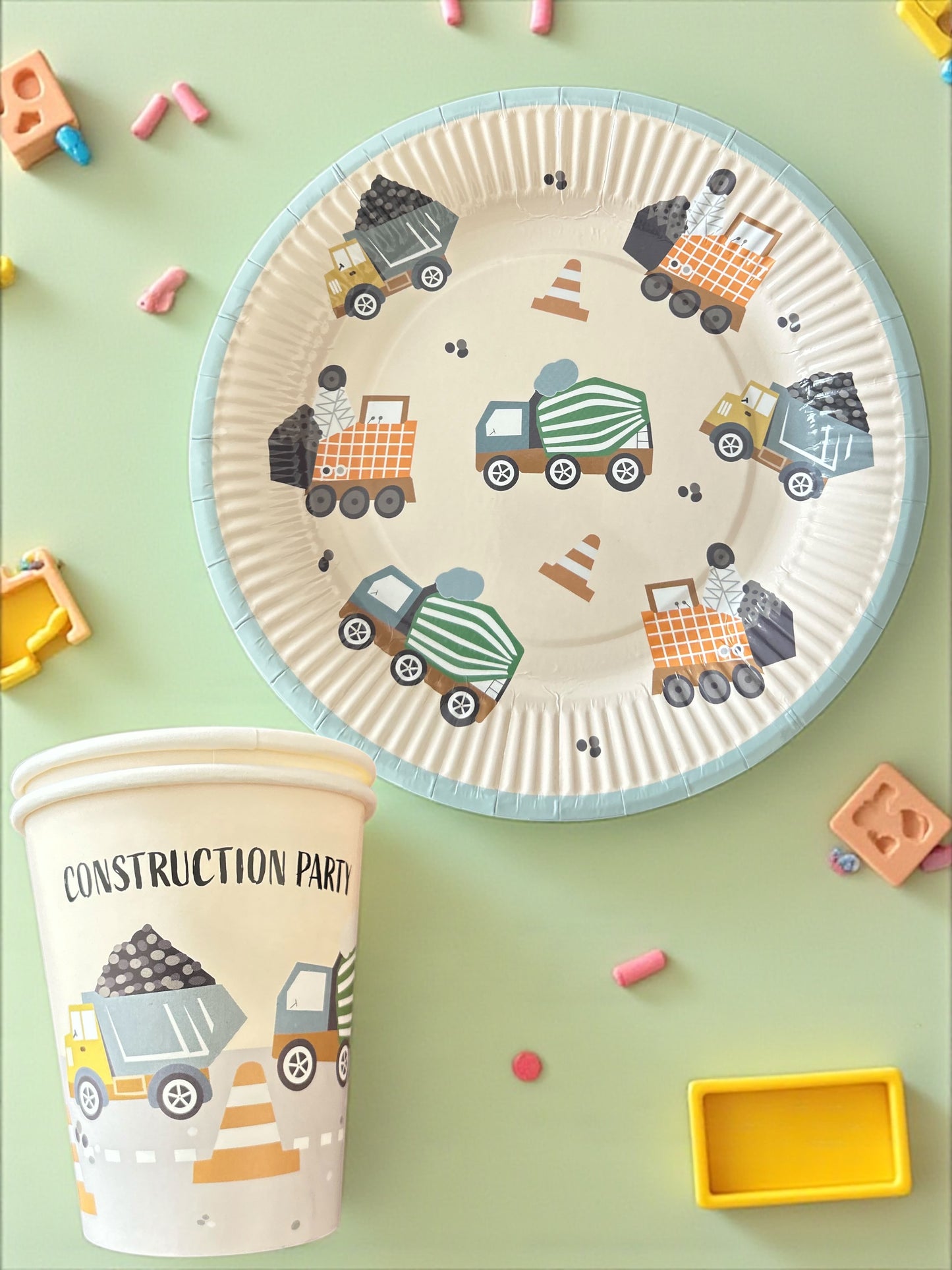 Taşıtlar Temalı Retro Tabak Bardak Set 8 er adet